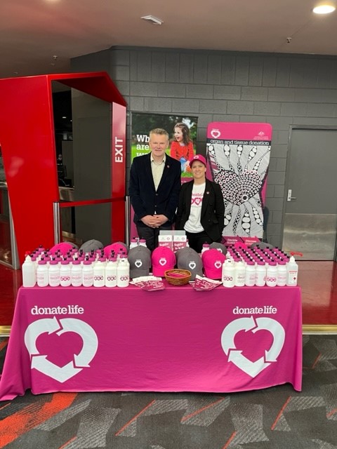 Photo of DonateLife SA staff at the Street Smart High Event with magenta DonateLife stall