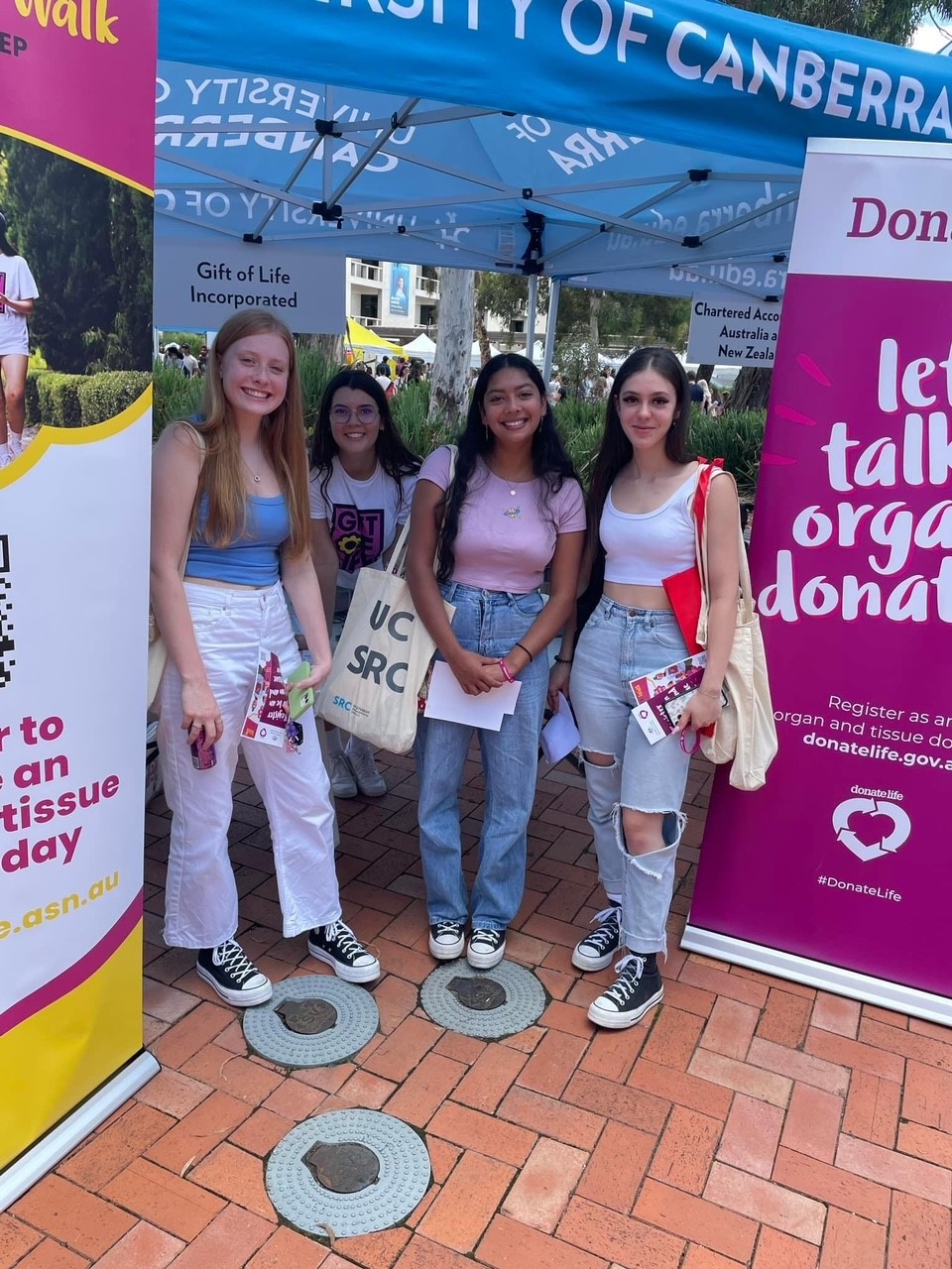 Photo of volunteers at the DonateLife stall at University of Canberra open day