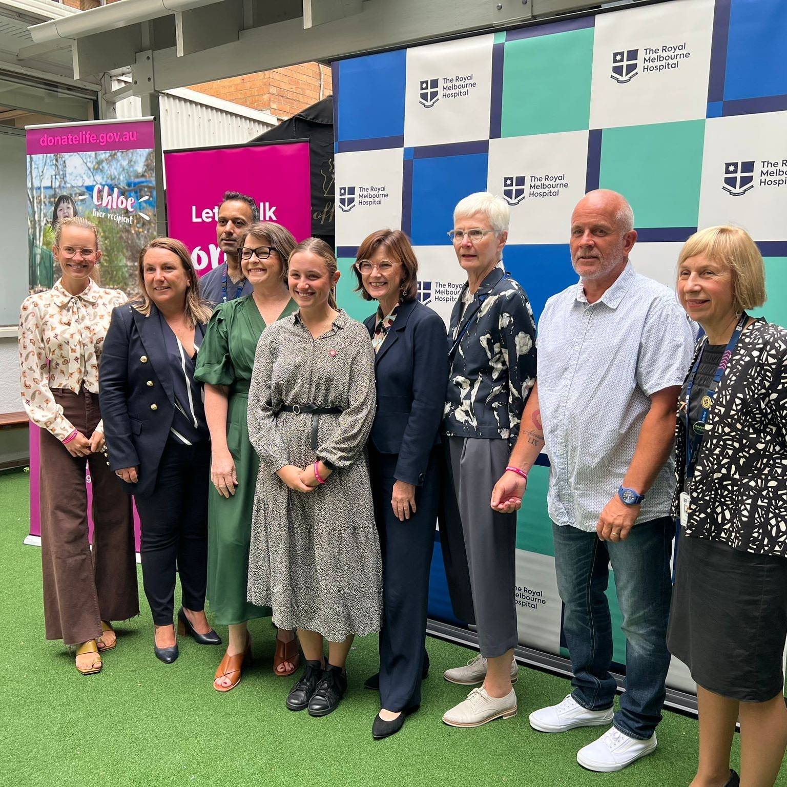 Group photo of 2022 Activity Report launch event with donor family, DonateLife CEO Lucinda Barry, Assistant Minister The Hon. Ged Kearney and other event attendees