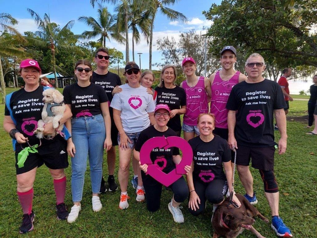 DonateLife supporters pose for a photo ahead of the Cairns Park Run. 